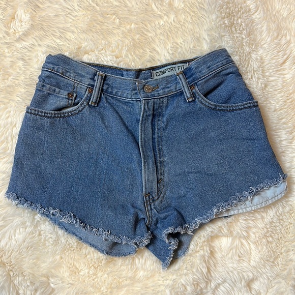 VINTAGE 560 COMFORT FIT LEVIS CUT OFF DENIM SHORTS - Picture 1 of 3